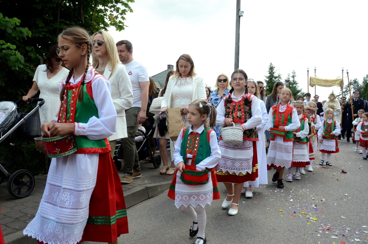 Procesja Bożego Ciała w Kadzidle [19.06.2025] - zdjęcie #49 - eOstroleka.pl