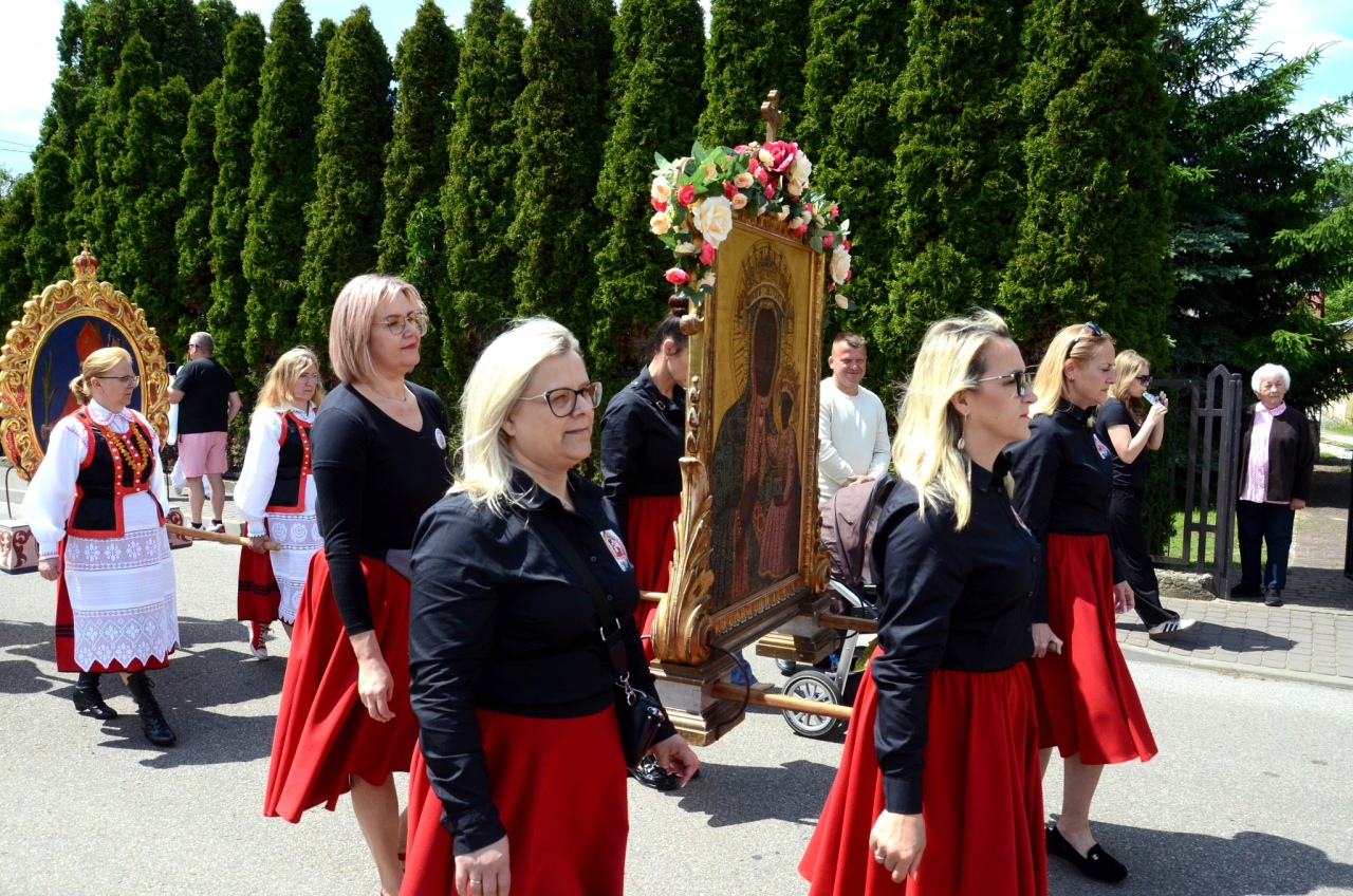 Procesja Bożego Ciała w Kadzidle [19.06.2025] - zdjęcie #48 - eOstroleka.pl