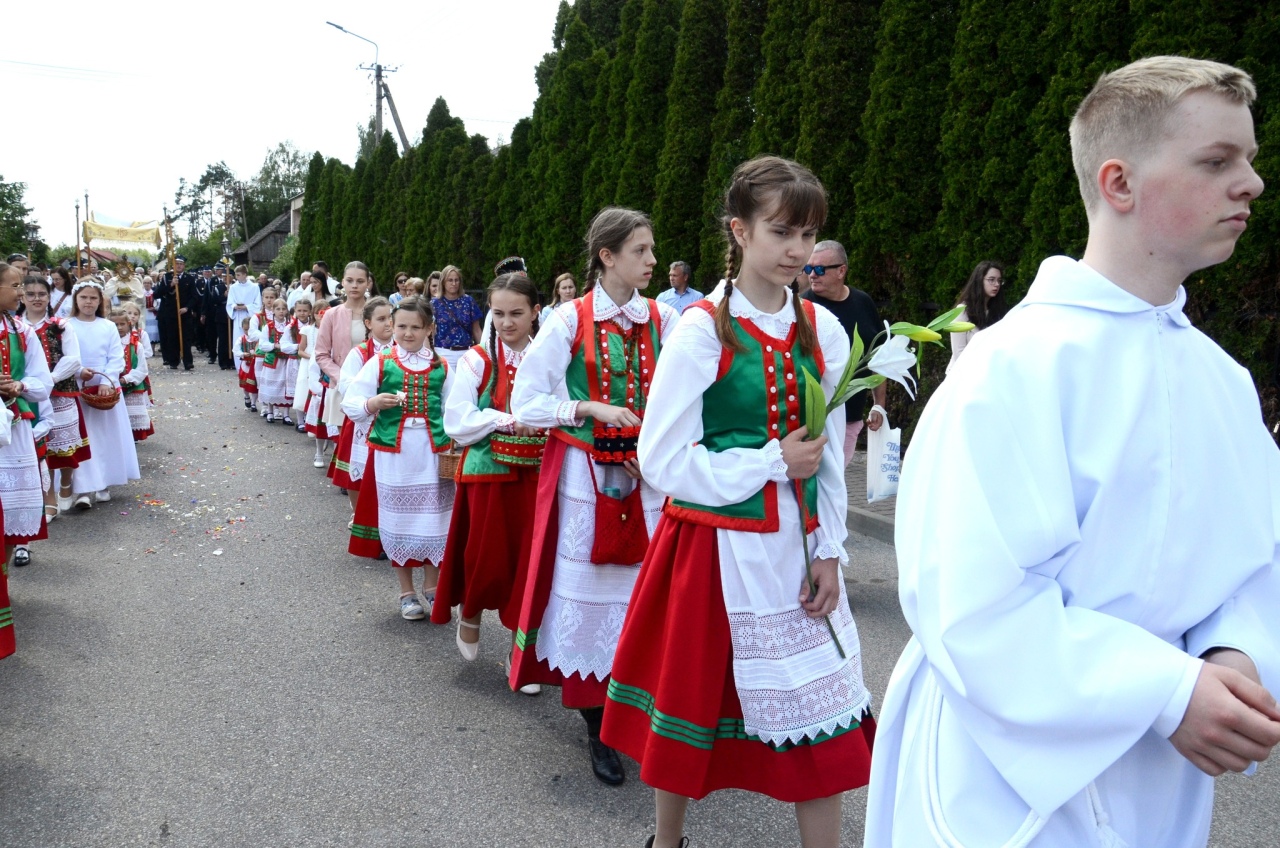 Procesja Bożego Ciała w Kadzidle [19.06.2025] - zdjęcie #41 - eOstroleka.pl