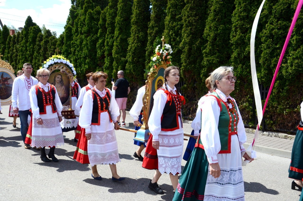 Procesja Bożego Ciała w Kadzidle [19.06.2025] - zdjęcie #35 - eOstroleka.pl