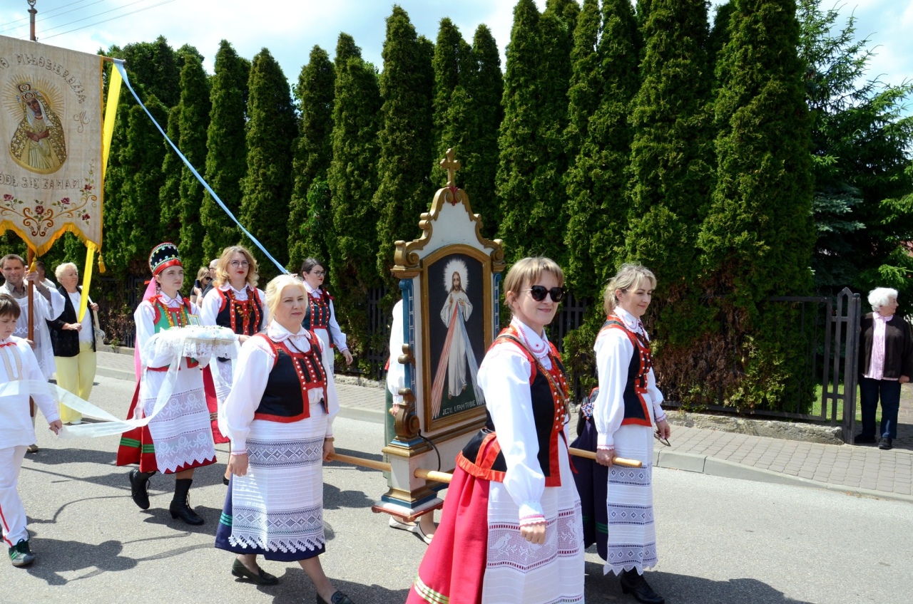Procesja Bożego Ciała w Kadzidle [19.06.2025] - zdjęcie #27 - eOstroleka.pl