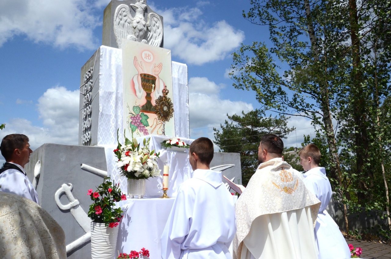 Procesja Bożego Ciała w Kadzidle [19.06.2025] - zdjęcie #1 - eOstroleka.pl