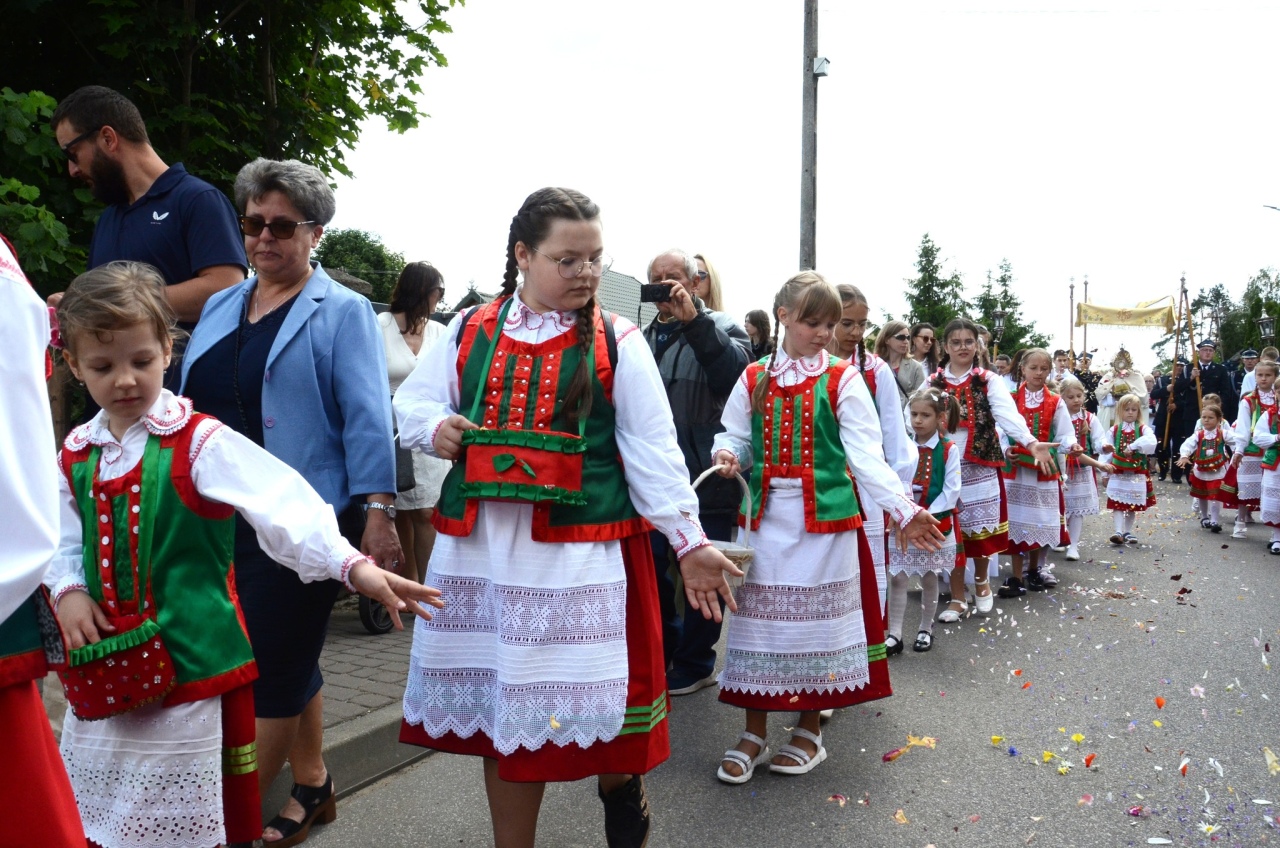 Procesja Bożego Ciała w Kadzidle [19.06.2025] - zdjęcie #30 - eOstroleka.pl