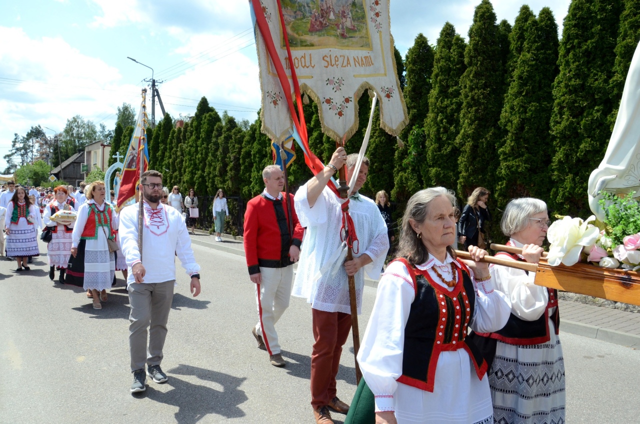 Procesja Bożego Ciała w Kadzidle [19.06.2025] - zdjęcie #16 - eOstroleka.pl