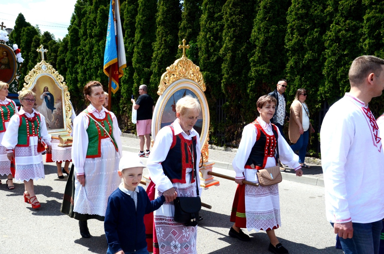 Procesja Bożego Ciała w Kadzidle [19.06.2025] - zdjęcie #14 - eOstroleka.pl