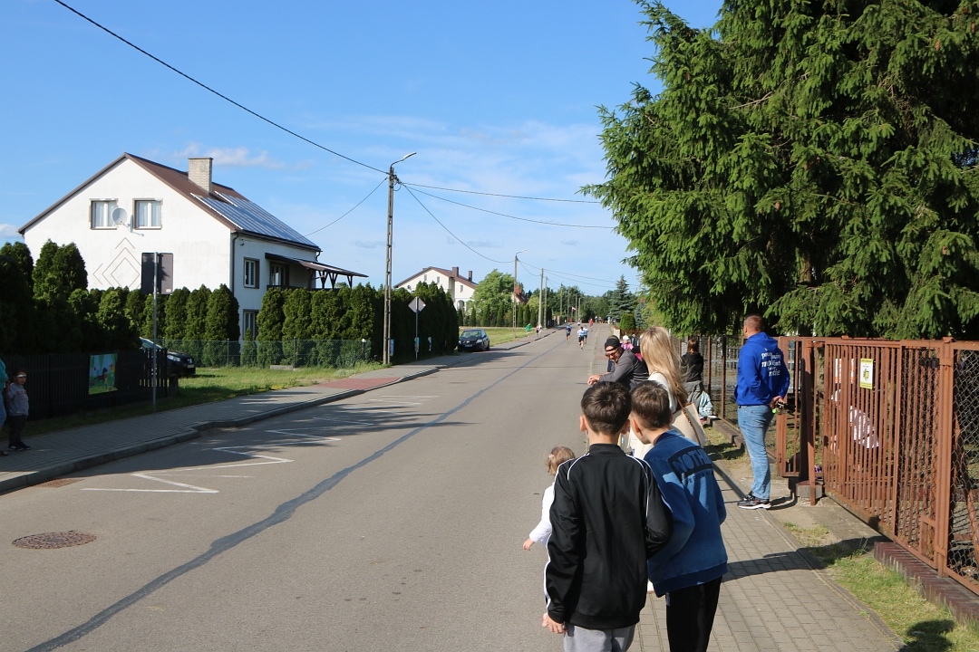 „Biegniem bez las!” – sportowe święto w Lipnikach [20.06.2025] - zdjęcie #12 - eOstroleka.pl