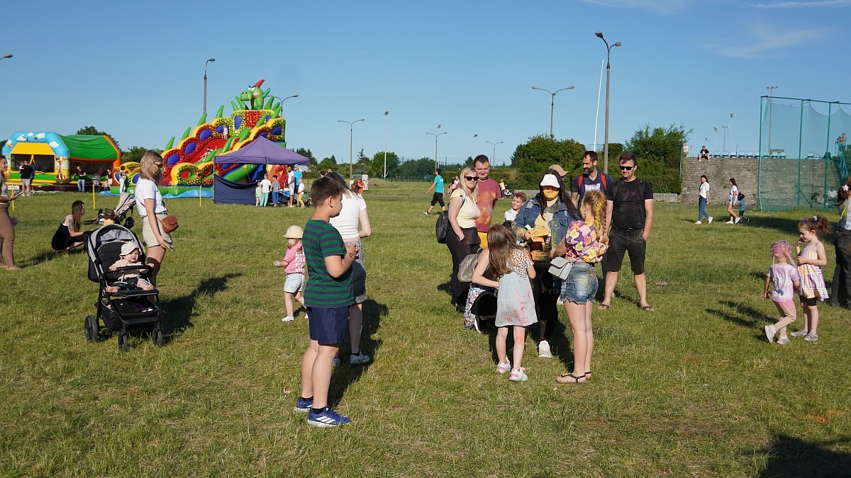 Kolorowa radość i skoki do nieba! Festiwal dmuchańców i kolorów w Ostrołęce [22.06.2025] - zdjęcie #60 - eOstroleka.pl