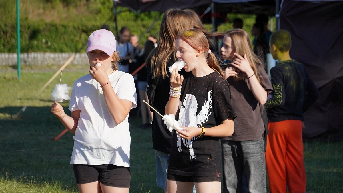 Kolorowa radość i skoki do nieba! Festiwal dmuchańców i kolorów w Ostrołęce [22.06.2025] - zdjęcie #57 - eOstroleka.pl