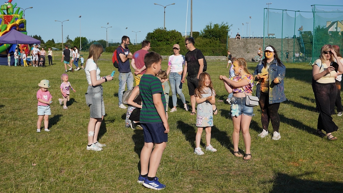 Kolorowa radość i skoki do nieba! Festiwal dmuchańców i kolorów w Ostrołęce [22.06.2025] - zdjęcie #55 - eOstroleka.pl