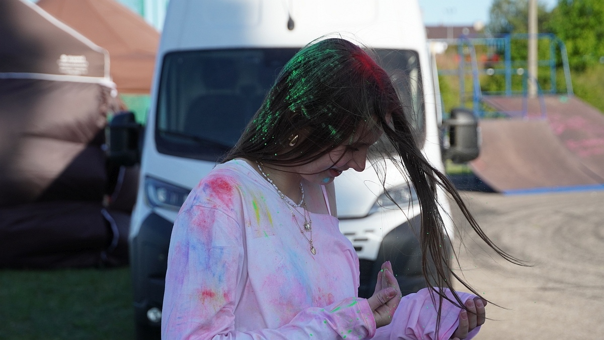 Kolorowa radość i skoki do nieba! Festiwal dmuchańców i kolorów w Ostrołęce [22.06.2025] - zdjęcie #52 - eOstroleka.pl