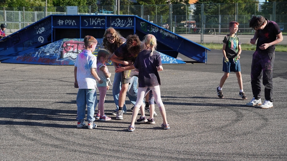 Kolorowa radość i skoki do nieba! Festiwal dmuchańców i kolorów w Ostrołęce [22.06.2025] - zdjęcie #51 - eOstroleka.pl