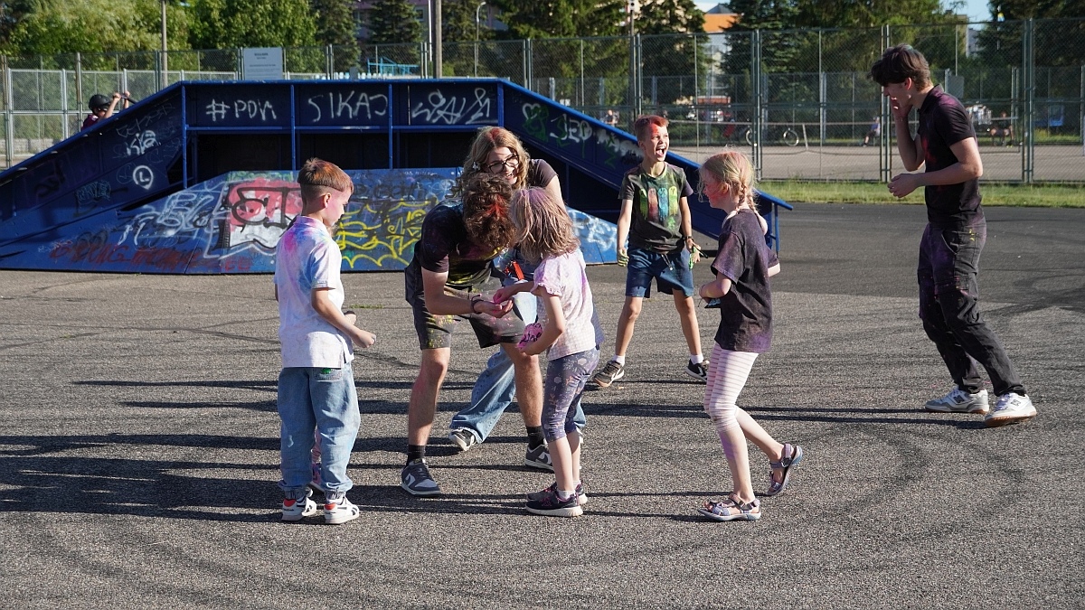 Kolorowa radość i skoki do nieba! Festiwal dmuchańców i kolorów w Ostrołęce [22.06.2025] - zdjęcie #50 - eOstroleka.pl