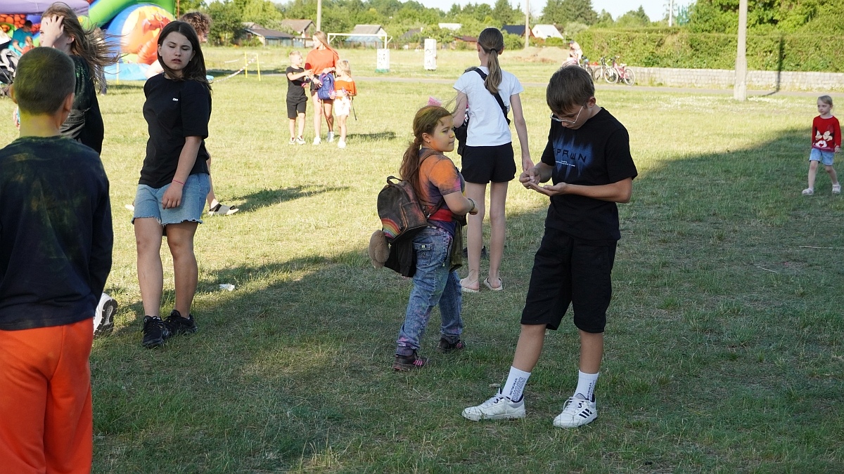 Kolorowa radość i skoki do nieba! Festiwal dmuchańców i kolorów w Ostrołęce [22.06.2025] - zdjęcie #49 - eOstroleka.pl
