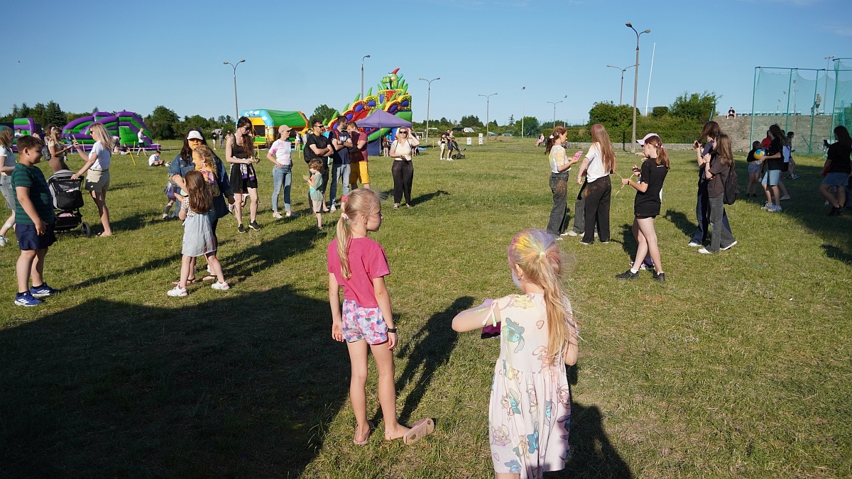 Kolorowa radość i skoki do nieba! Festiwal dmuchańców i kolorów w Ostrołęce [22.06.2025] - zdjęcie #48 - eOstroleka.pl