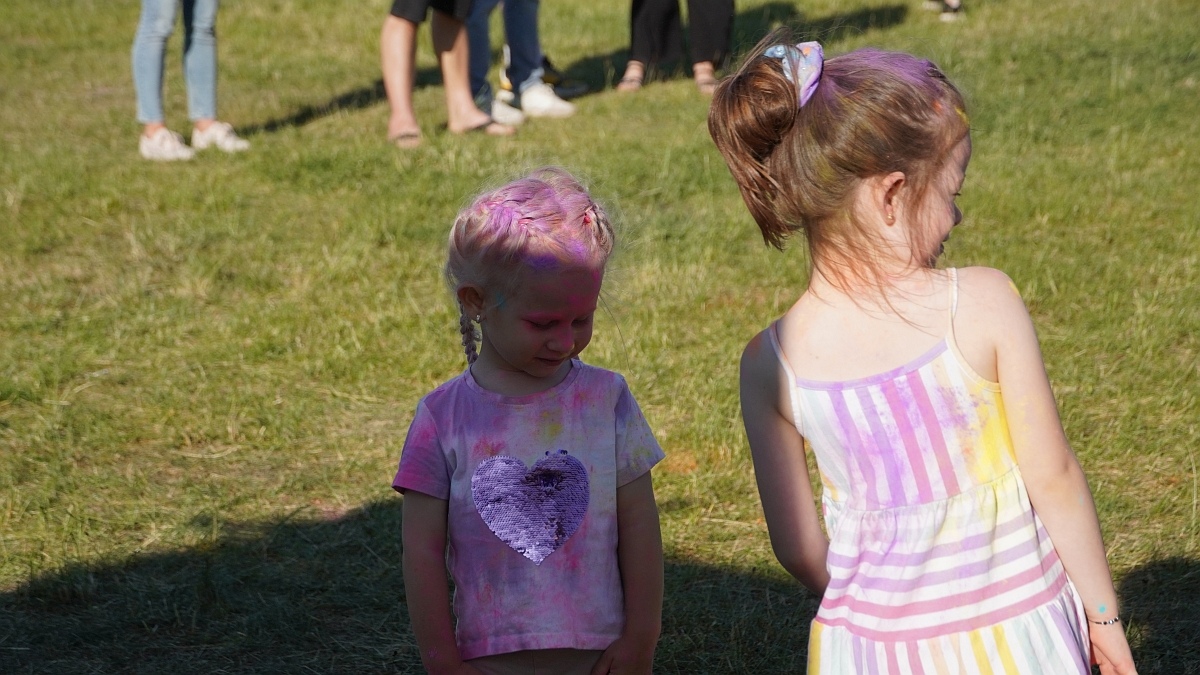 Kolorowa radość i skoki do nieba! Festiwal dmuchańców i kolorów w Ostrołęce [22.06.2025] - zdjęcie #44 - eOstroleka.pl