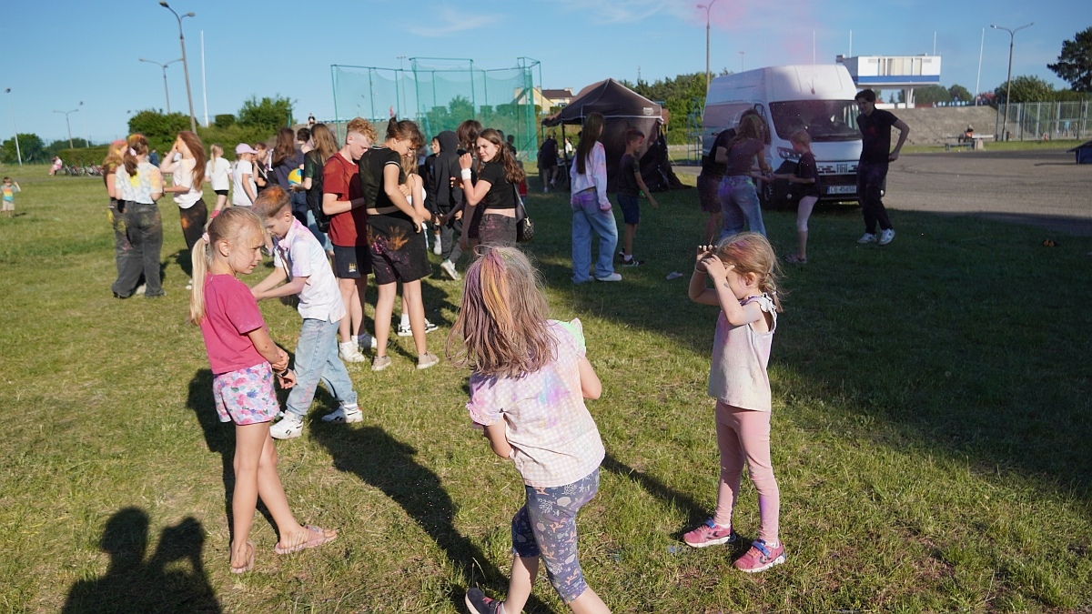 Kolorowa radość i skoki do nieba! Festiwal dmuchańców i kolorów w Ostrołęce [22.06.2025] - zdjęcie #42 - eOstroleka.pl