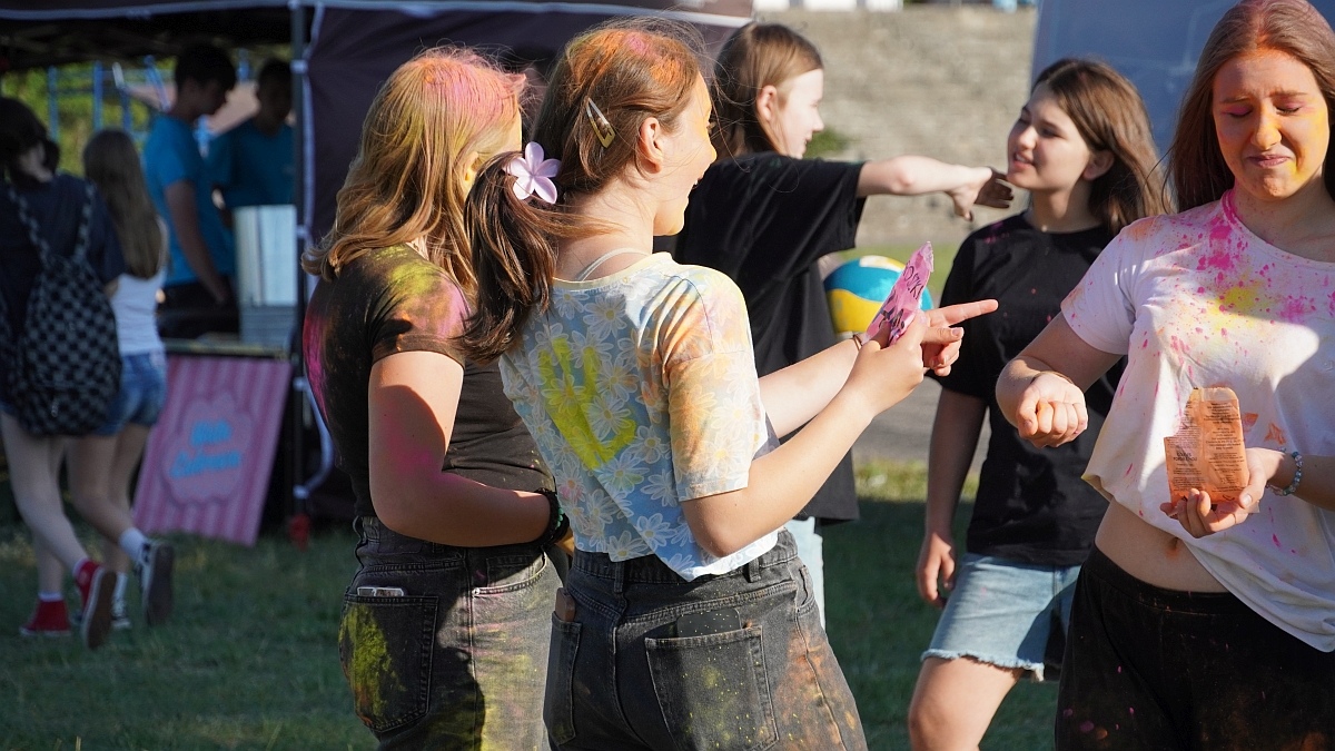 Kolorowa radość i skoki do nieba! Festiwal dmuchańców i kolorów w Ostrołęce [22.06.2025] - zdjęcie #39 - eOstroleka.pl