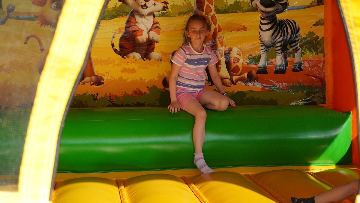 Kolorowa radość i skoki do nieba! Festiwal dmuchańców i kolorów w Ostrołęce [22.06.2025] - zdjęcie #2 - eOstroleka.pl