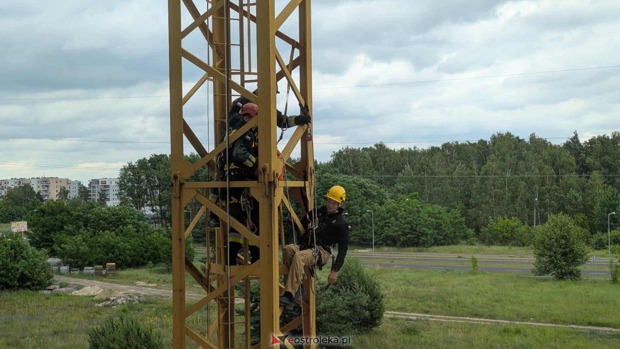 Ćwiczenia wysokościowe strażaków z JRG PSP Ostrołęka [25.06.2025] - zdjęcie #9 - eOstroleka.pl