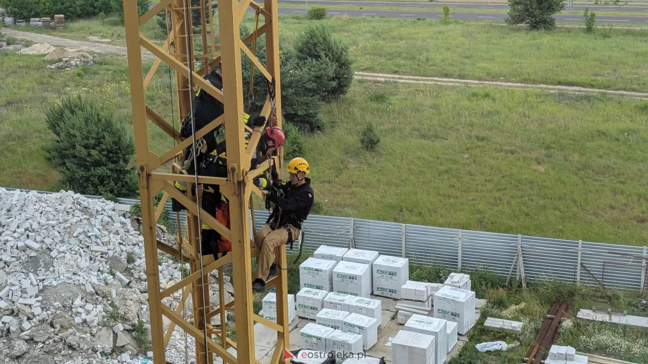 Ćwiczenia wysokościowe strażaków z JRG PSP Ostrołęka [25.06.2025] - zdjęcie #5 - eOstroleka.pl