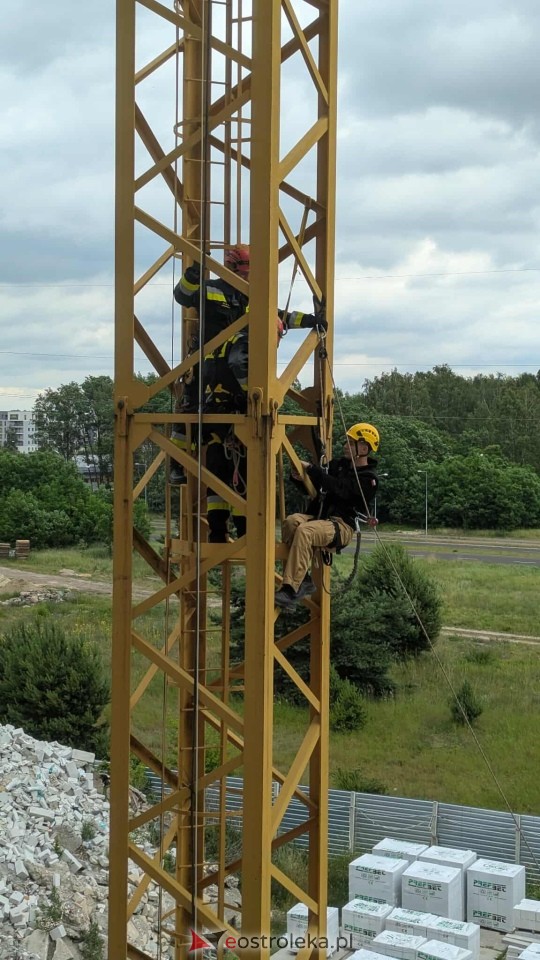 Ćwiczenia wysokościowe strażaków z JRG PSP Ostrołęka [25.06.2025] - zdjęcie #3 - eOstroleka.pl