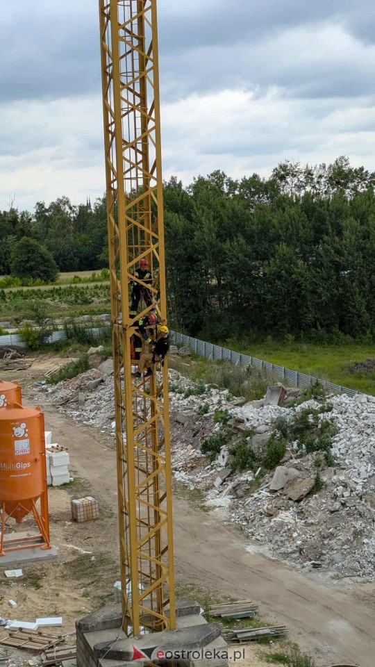 Ćwiczenia wysokościowe strażaków z JRG PSP Ostrołęka [25.06.2025] - zdjęcie #2 - eOstroleka.pl