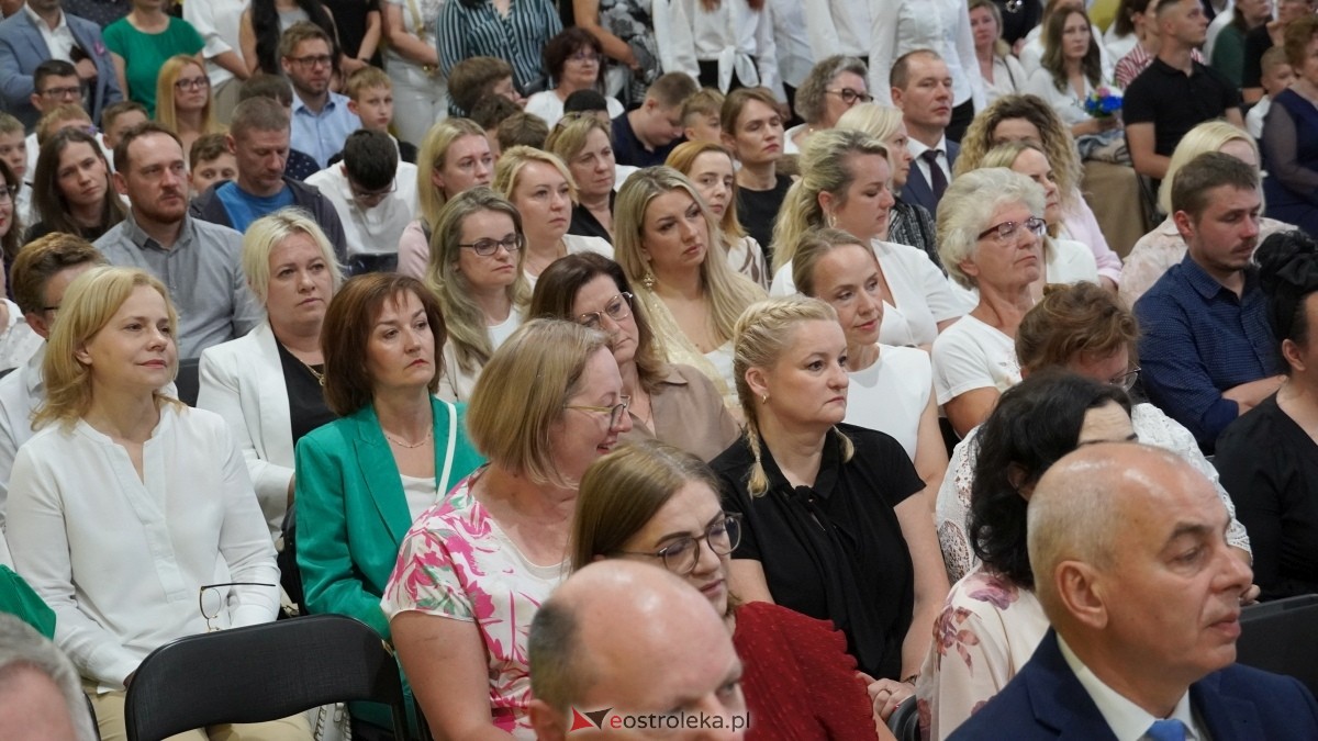 Zakończenie roku szkolnego w SP 3 w Ostrołęce [27.06.2025] - zdjęcie #61 - eOstroleka.pl