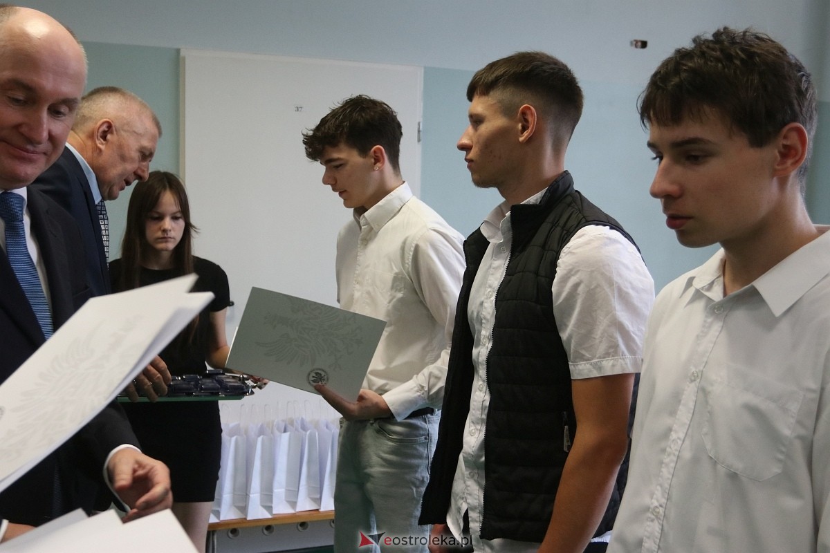 Zakończenie roku szkolnego w ZSZ 1 w Ostrołęce [27.06.2025] - zdjęcie #94 - eOstroleka.pl