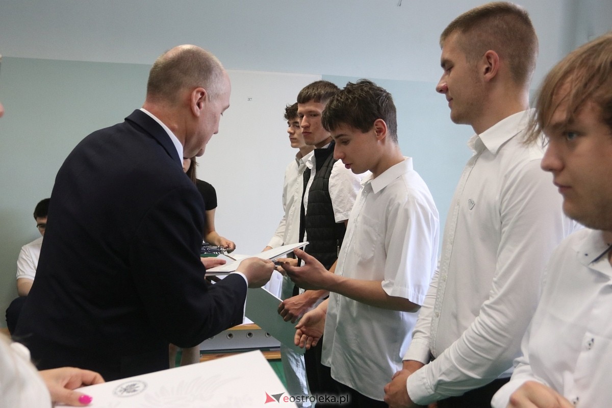 Zakończenie roku szkolnego w ZSZ 1 w Ostrołęce [27.06.2025] - zdjęcie #88 - eOstroleka.pl