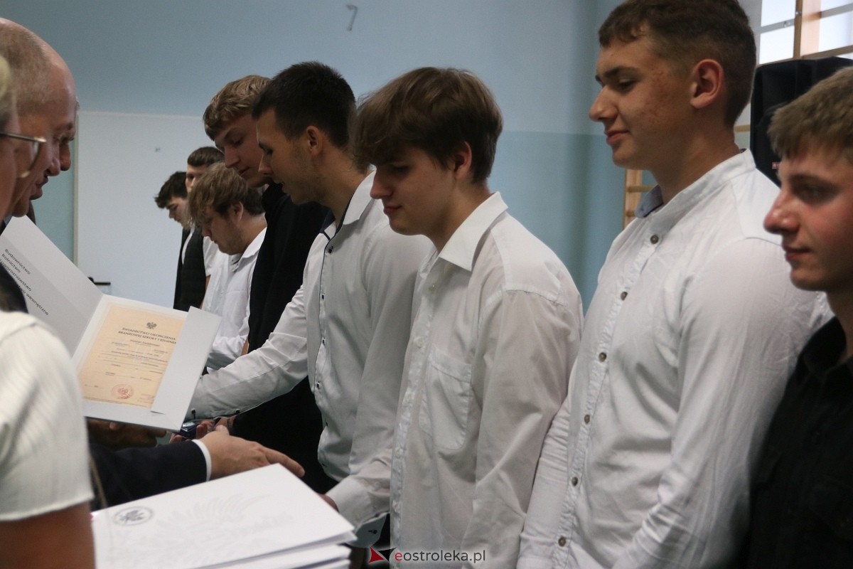 Zakończenie roku szkolnego w ZSZ 1 w Ostrołęce [27.06.2025] - zdjęcie #86 - eOstroleka.pl