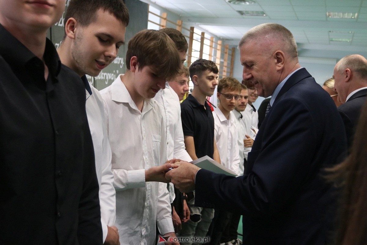 Zakończenie roku szkolnego w ZSZ 1 w Ostrołęce [27.06.2025] - zdjęcie #84 - eOstroleka.pl