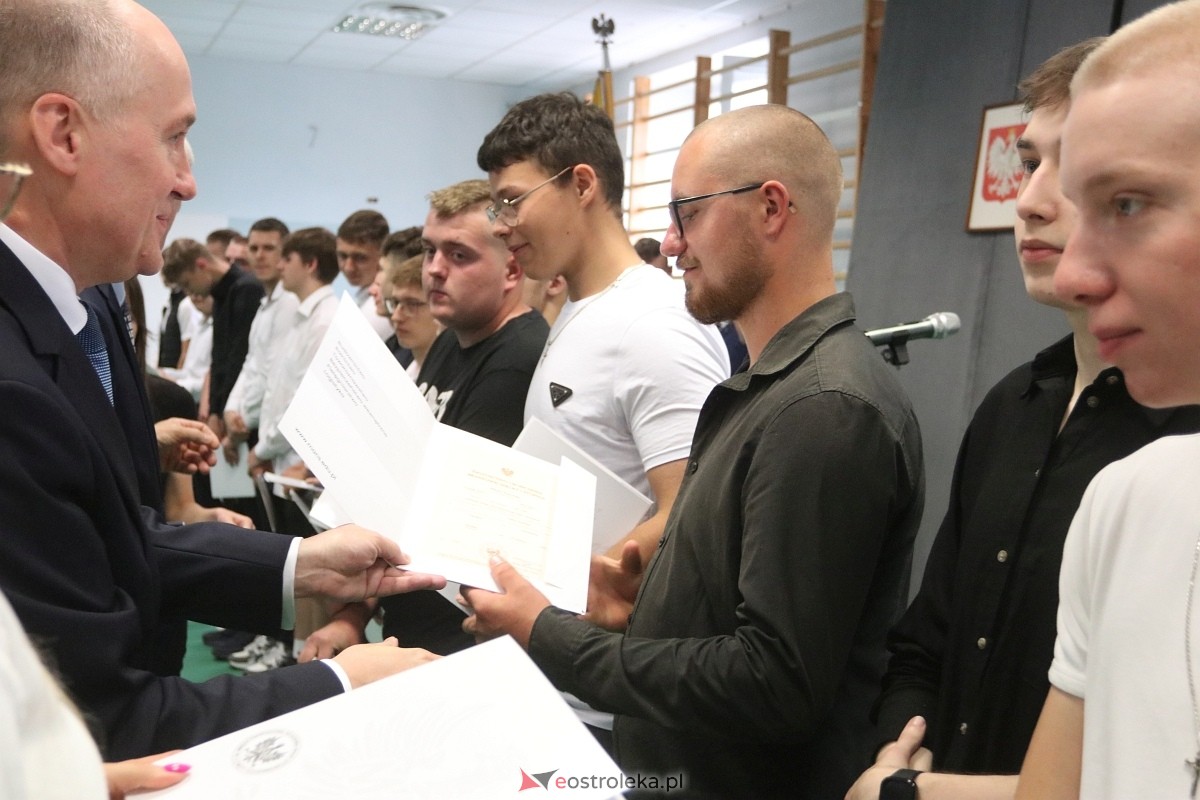 Zakończenie roku szkolnego w ZSZ 1 w Ostrołęce [27.06.2025] - zdjęcie #74 - eOstroleka.pl