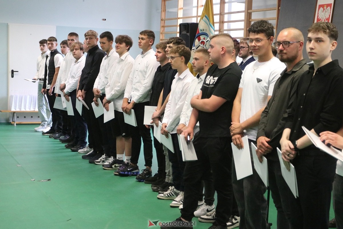 Zakończenie roku szkolnego w ZSZ 1 w Ostrołęce [27.06.2025] - zdjęcie #60 - eOstroleka.pl