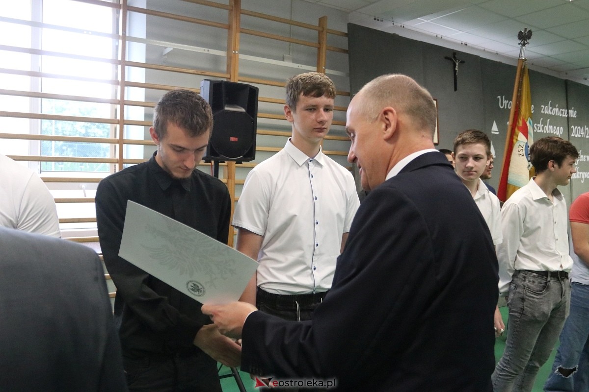 Zakończenie roku szkolnego w ZSZ 1 w Ostrołęce [27.06.2025] - zdjęcie #44 - eOstroleka.pl