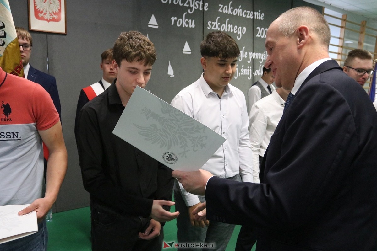 Zakończenie roku szkolnego w ZSZ 1 w Ostrołęce [27.06.2025] - zdjęcie #37 - eOstroleka.pl