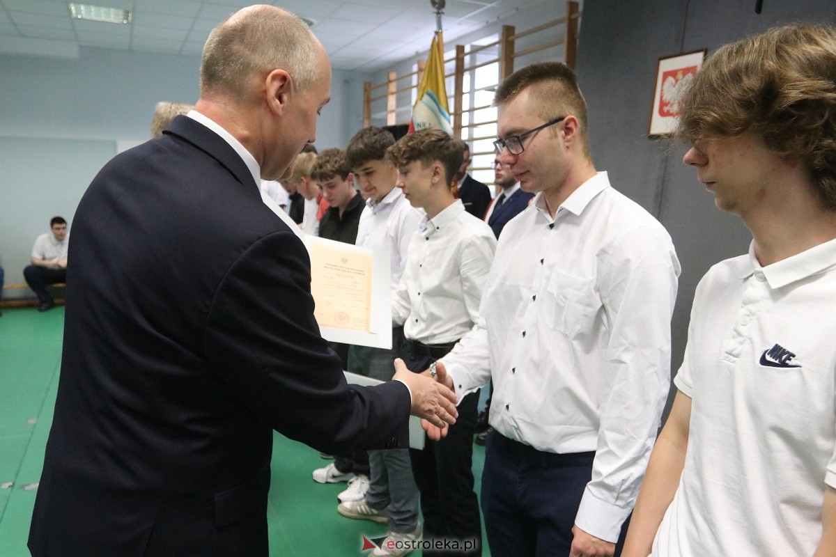 Zakończenie roku szkolnego w ZSZ 1 w Ostrołęce [27.06.2025] - zdjęcie #35 - eOstroleka.pl