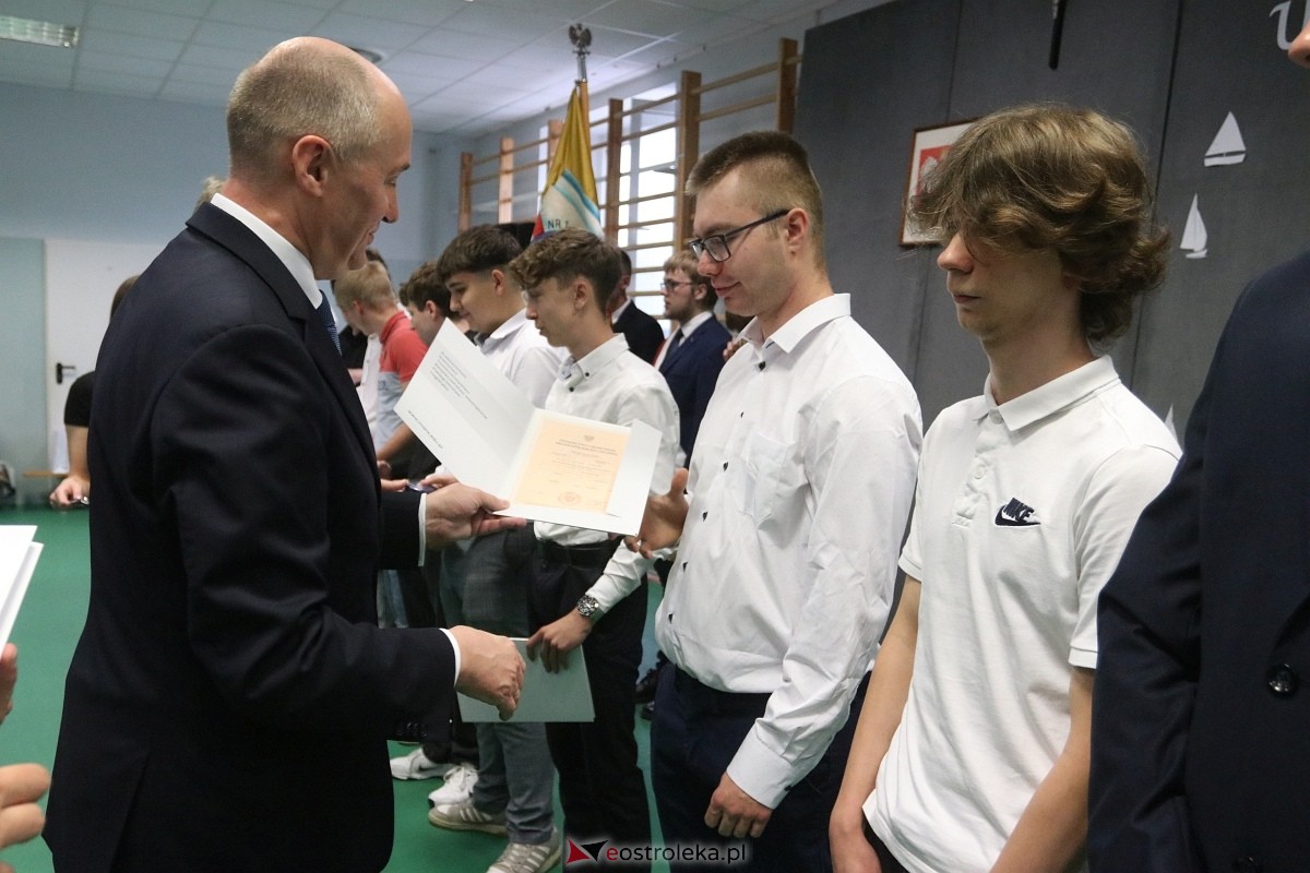 Zakończenie roku szkolnego w ZSZ 1 w Ostrołęce [27.06.2025] - zdjęcie #34 - eOstroleka.pl