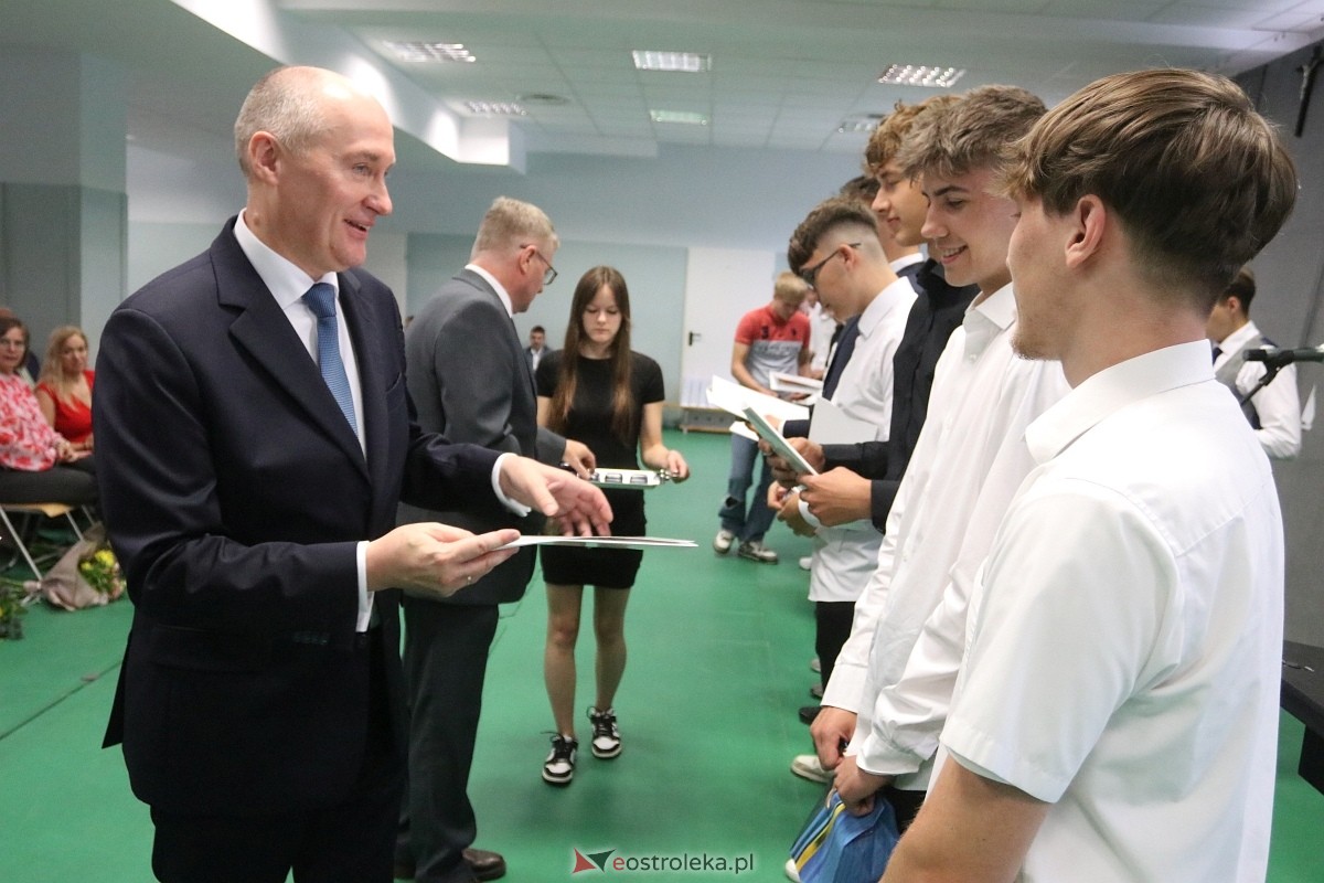 Zakończenie roku szkolnego w ZSZ 1 w Ostrołęce [27.06.2025] - zdjęcie #31 - eOstroleka.pl