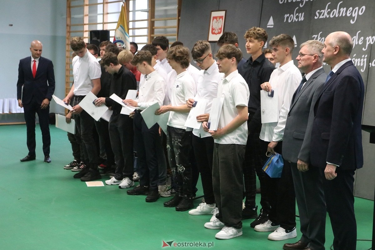 Zakończenie roku szkolnego w ZSZ 1 w Ostrołęce [27.06.2025] - zdjęcie #28 - eOstroleka.pl