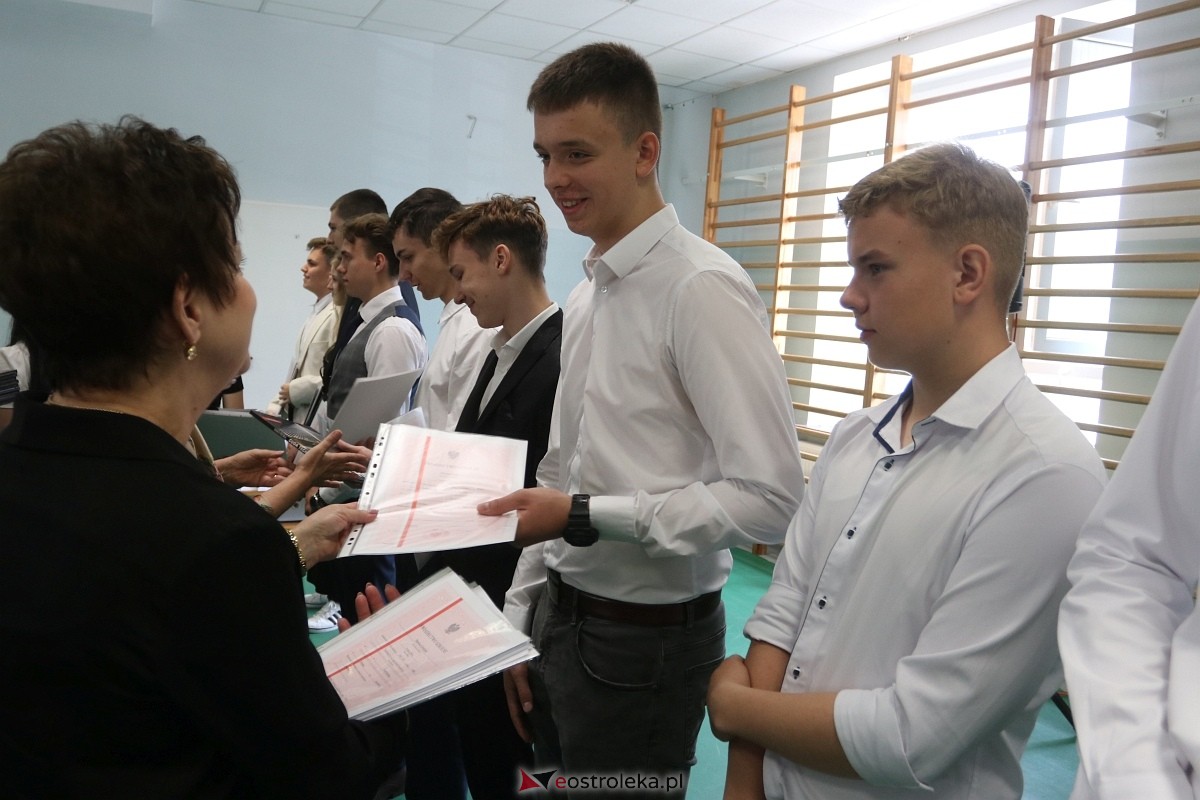 Zakończenie roku szkolnego w ZSZ 1 w Ostrołęce [27.06.2025] - zdjęcie #20 - eOstroleka.pl