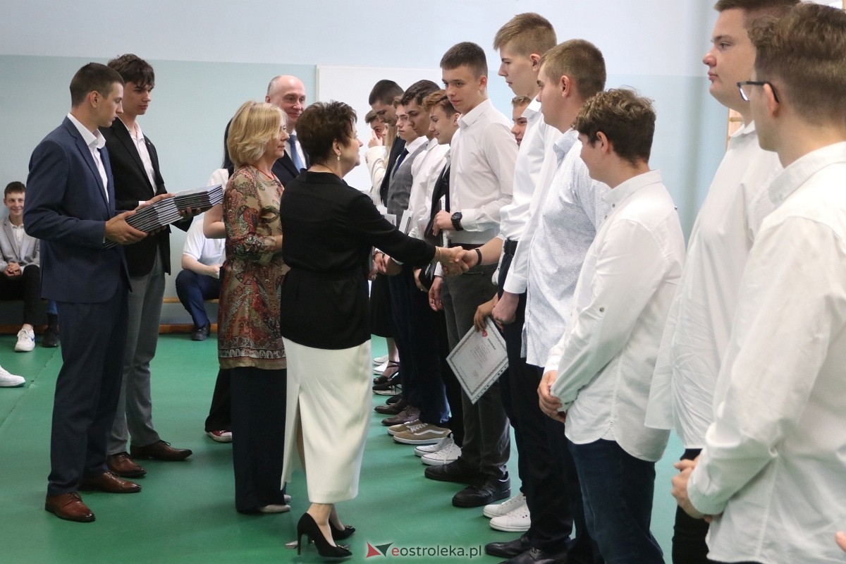 Zakończenie roku szkolnego w ZSZ 1 w Ostrołęce [27.06.2025] - zdjęcie #18 - eOstroleka.pl