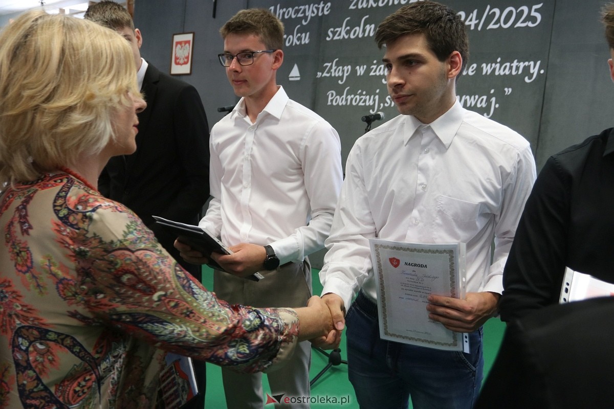 Zakończenie roku szkolnego w ZSZ 1 w Ostrołęce [27.06.2025] - zdjęcie #16 - eOstroleka.pl