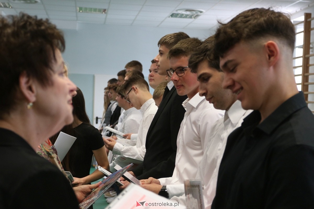 Zakończenie roku szkolnego w ZSZ 1 w Ostrołęce [27.06.2025] - zdjęcie #13 - eOstroleka.pl