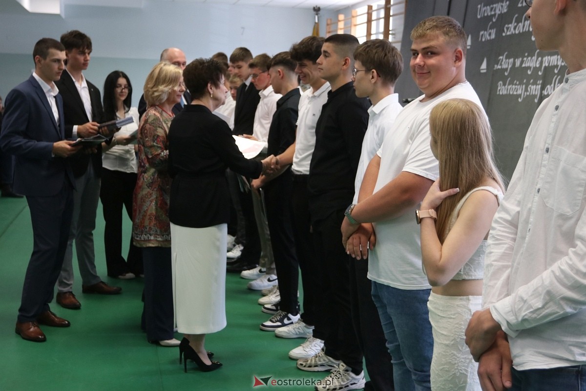 Zakończenie roku szkolnego w ZSZ 1 w Ostrołęce [27.06.2025] - zdjęcie #10 - eOstroleka.pl