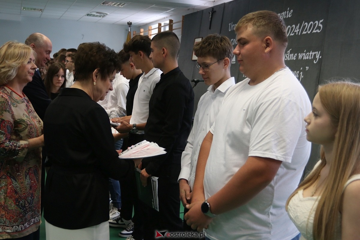 Zakończenie roku szkolnego w ZSZ 1 w Ostrołęce [27.06.2025] - zdjęcie #9 - eOstroleka.pl