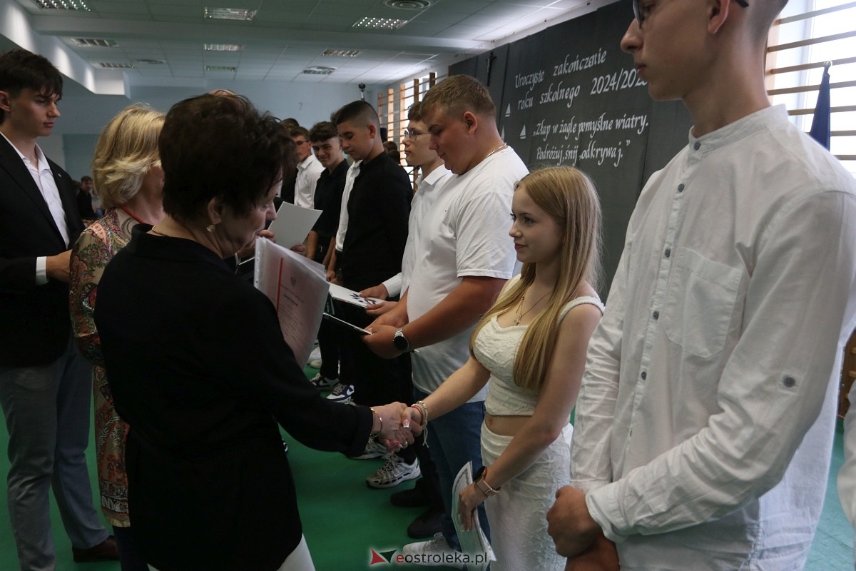 Zakończenie roku szkolnego w ZSZ 1 w Ostrołęce [27.06.2025] - zdjęcie #7 - eOstroleka.pl