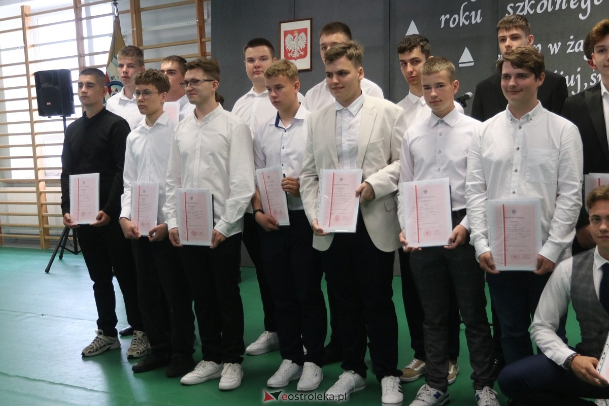 Zakończenie roku szkolnego w ZSZ 1 w Ostrołęce [27.06.2025] - zdjęcie #2 - eOstroleka.pl