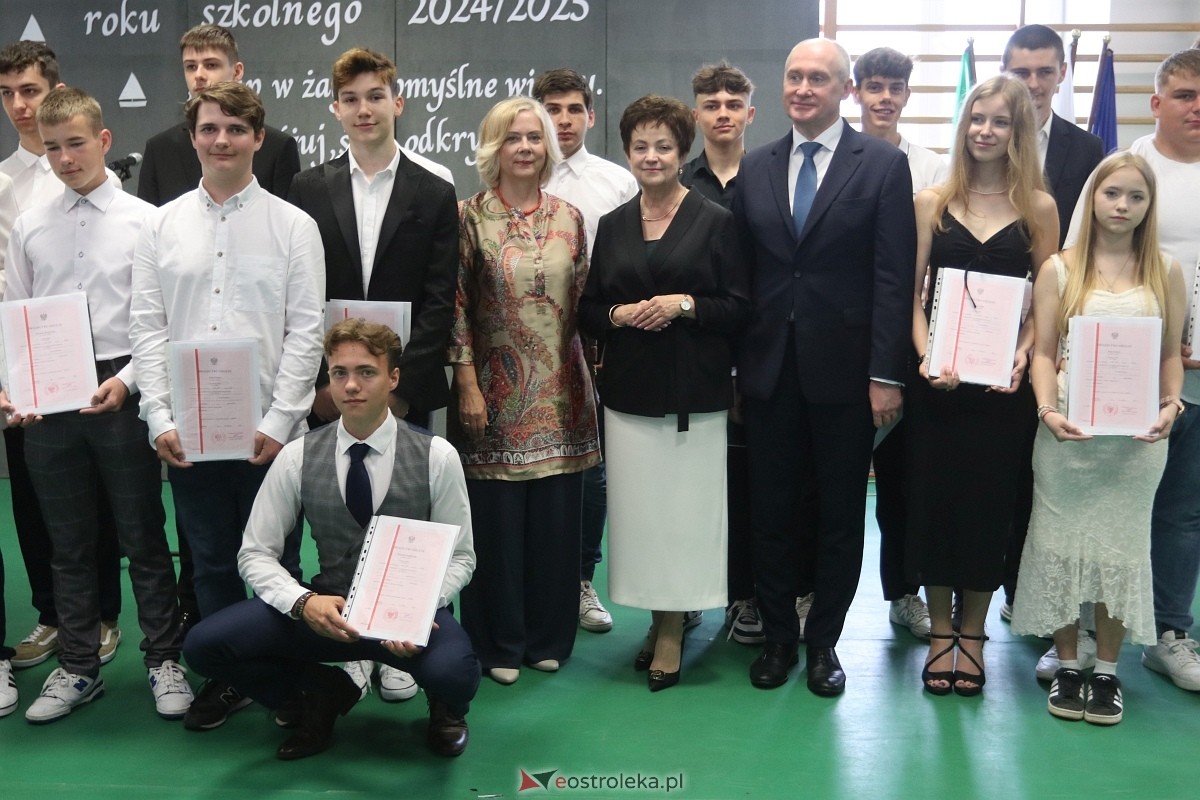Zakończenie roku szkolnego w ZSZ 1 w Ostrołęce [27.06.2025] - zdjęcie #1 - eOstroleka.pl
