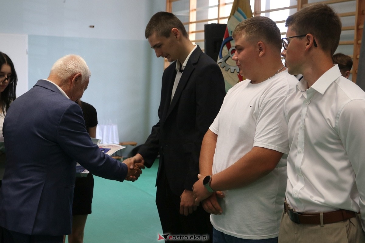 Zakończenie roku szkolnego w ZSZ 1 w Ostrołęce [27.06.2025] - zdjęcie #91 - eOstroleka.pl