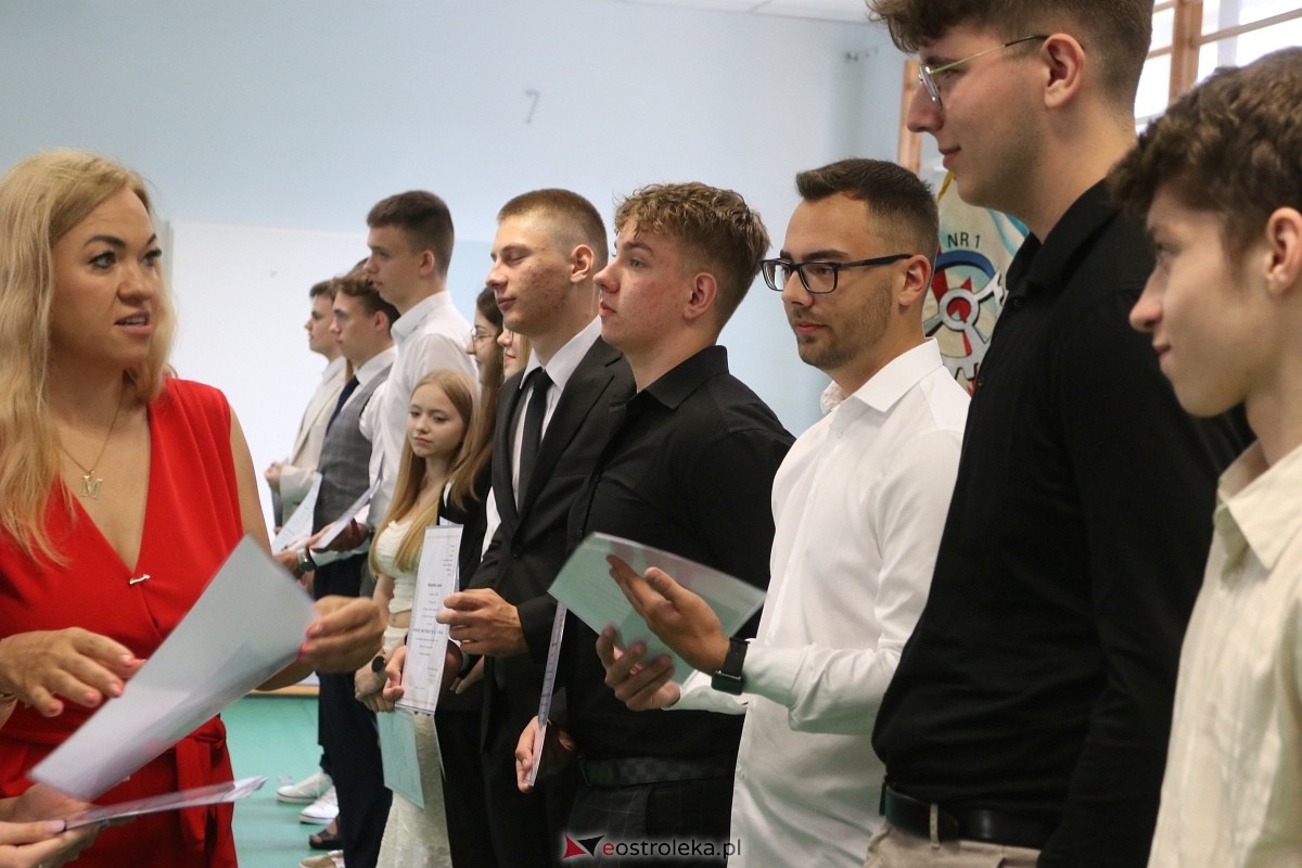 Zakończenie roku szkolnego w ZSZ 1 w Ostrołęce [27.06.2025] - zdjęcie #81 - eOstroleka.pl